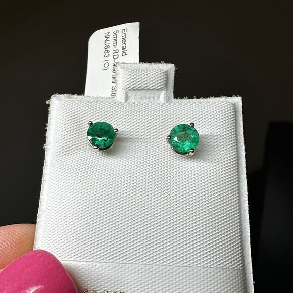 NWT 1.14ctw Emerald stud earrings in 14k yellow gold!! - Picture 9 of 9
